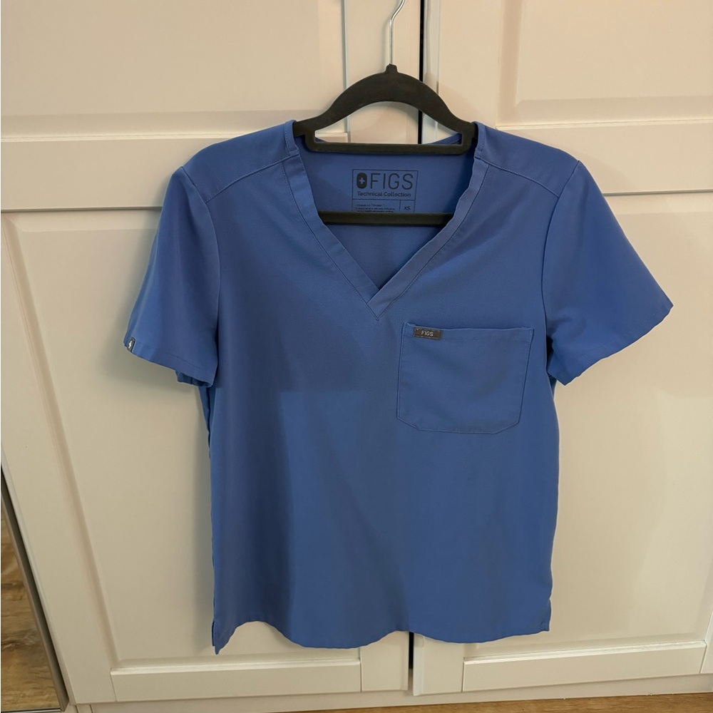 FIGS Catarina Scrub Top - Ciel Blue